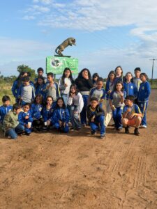 DIREÇÃO DA ESCOLA TANCREDO NEVES PROMOVE VISITA DOS ESTUDANTES À FAZENDA GREEN FARM NO MUNICÍPIO DE ITAQUIRAI-MS.